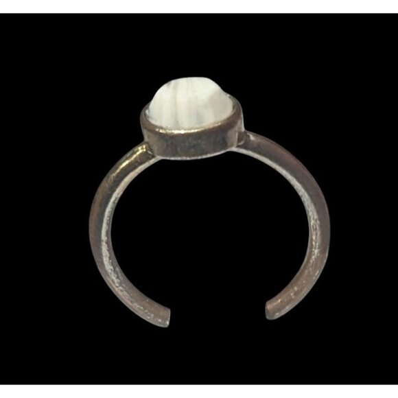 Minimalist Gold And White Faceted Stone Fashion Ring Size 7 - Picture 9 of 13